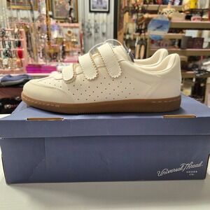 Universal Thread Richie White Scalloped Triple Strap Sneakers Gum Sole 8.5